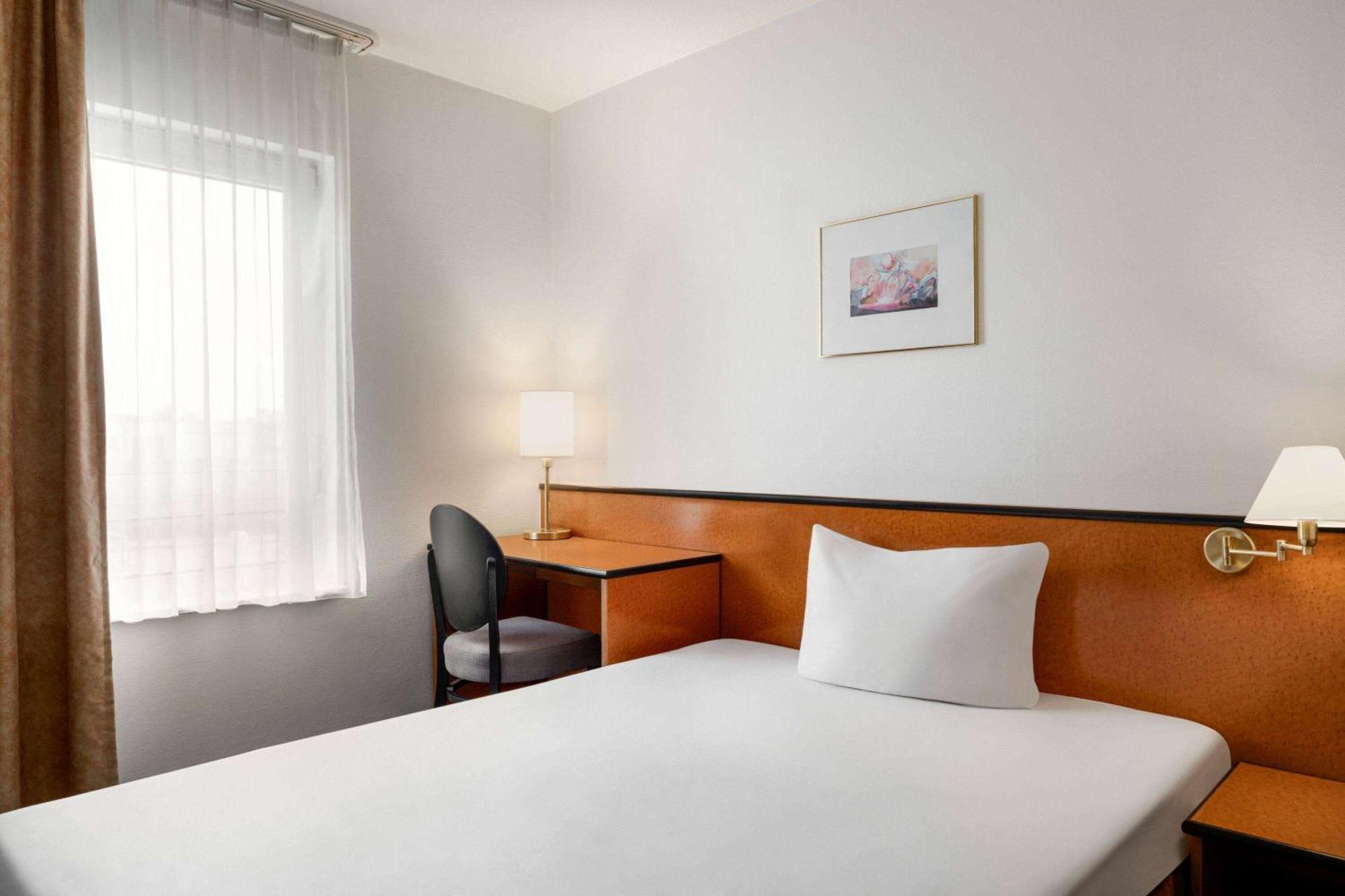 Aspire Frankfurt Airport, Trademark Collection By Wyndham Отель Рюссельхайм